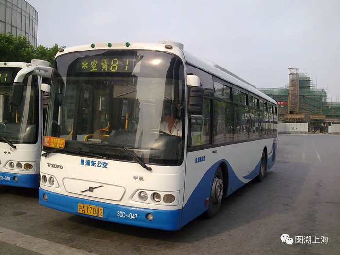 81路SWB6100V2（S0D）型客车，东昌路（张渊源 摄）