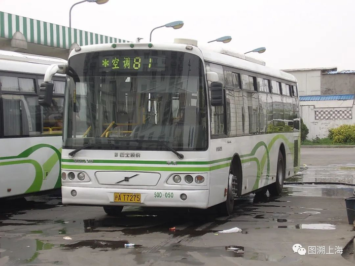 81路SWB6100V2（S0D）型客车（刘祺 摄）