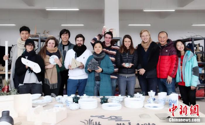 景德镇陶瓷大学与法国利摩日国立美术学院联合项目。中新社发 张婧婧 供图