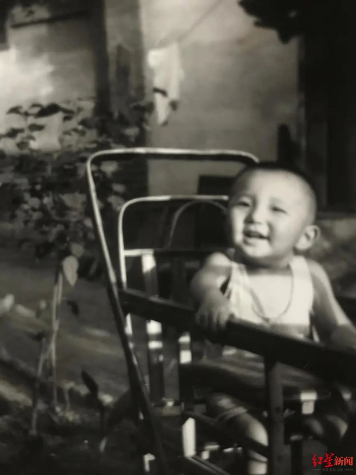 黑建涛小时候。受访者供图