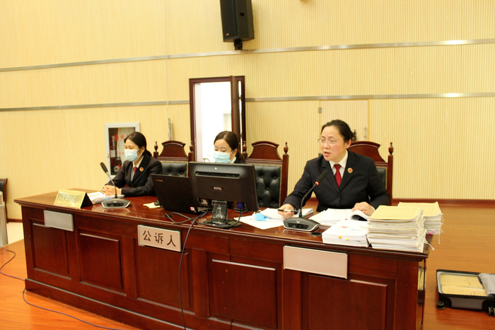 淮安市清江浦区检察院检察官康莉莉（右）出庭支持公诉（央广网发 康莉莉供图）