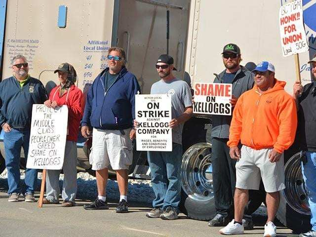 罢工中的家乐氏工人。&nbsp; 奥斯本 供图