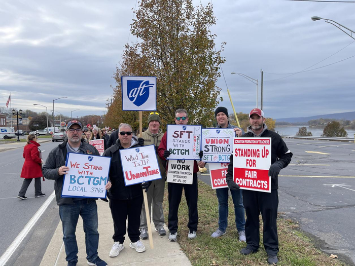 斯克兰顿老师与家乐氏员工所在的工会互相支持。&nbsp; 亚当 供图
