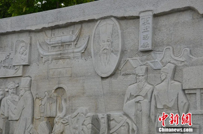广东省肇庆市，“东土西儒”利玛窦浮雕。中新社记者  黄耀辉 摄