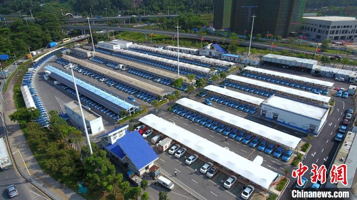 深圳民乐充电站有快充桩637个，是全球规模最大的电动汽车快充站，每天能为近5000辆电动车充电。　南方电网深圳供电局 供图