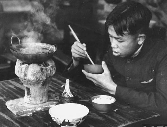 最初，川渝火锅只是餐厅里一道菜。