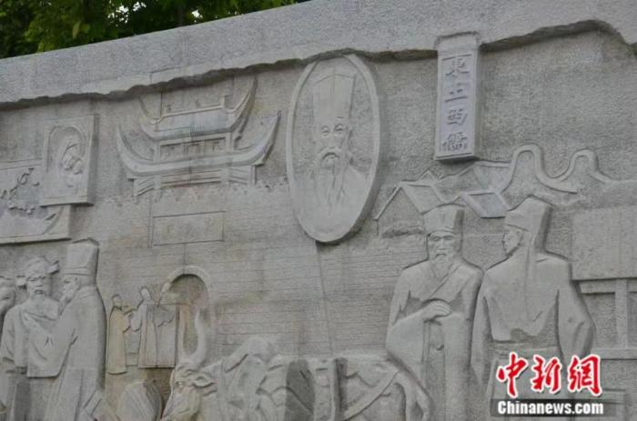 广东省肇庆市，“东土西儒”利玛窦浮雕。中新社记者  黄耀辉 摄