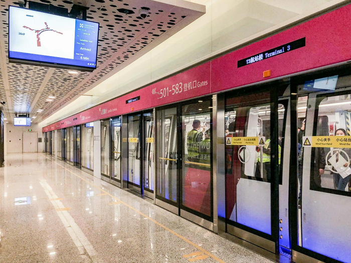 捷运列车&nbsp; 图片来源：深圳机场