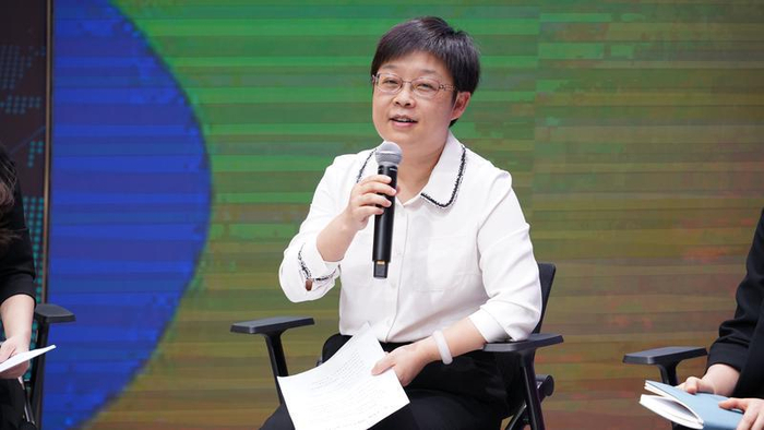 ▲深圳市社保局副局长胡继红