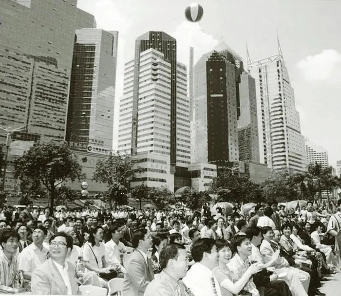 1997年地王商业中心和深业中心开业典礼丨图源网络
