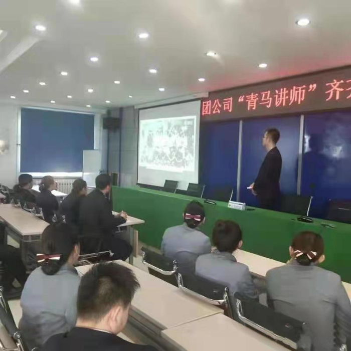 青马讲师开展党史宣传。哈铁 供图