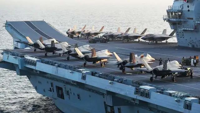 ”伊丽莎白女王”号搭载的F-35B战斗机。图源：美国海军陆战队