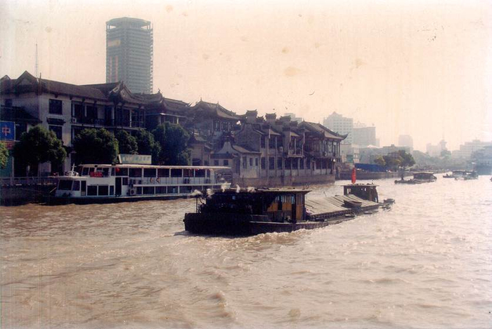 （《古运回望图》创作采风图片，企业供图，央广网发）