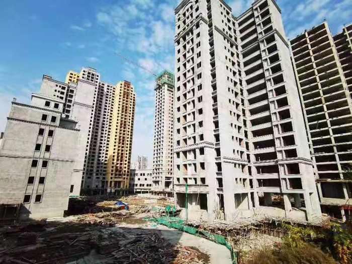 大合华府多数楼房主体已竣工。中房报记者 刘洪材/摄