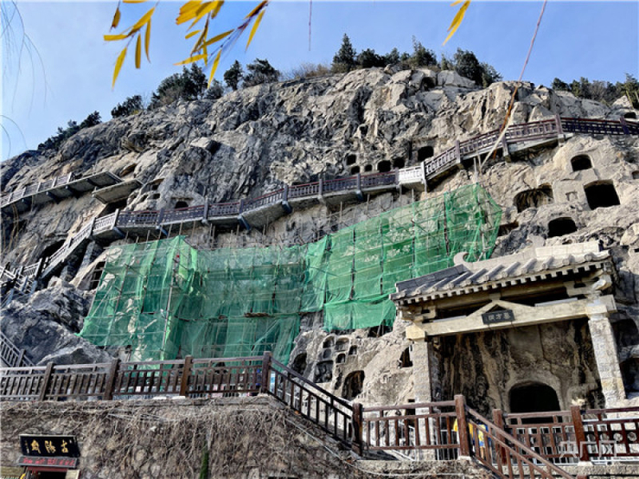 龙门石窟奉先寺再次启动大型保护工程（央广网发 张亚光摄）