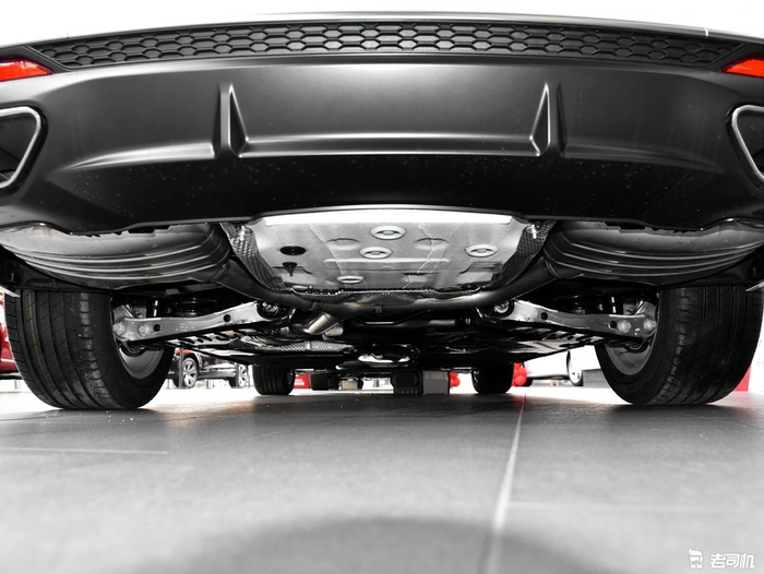 奥迪a4l 2020款 35 tfsi 时尚动感型前后悬架都使用了五连杆独立悬架