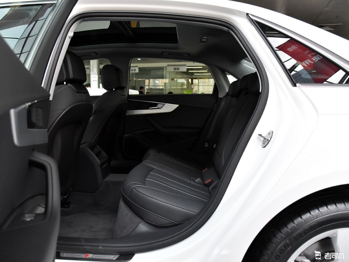 奥迪a4l 2020款 35 tfsi 时尚动感型后备厢空间表现较为优秀,开口和