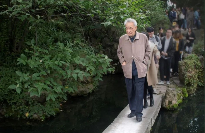 曹汛先生建筑考察照