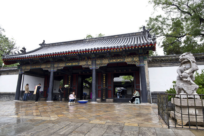 去孔府看什么?正门、二门、重光门、对联、照壁、阁老凳|孔子|曲阜|衍圣公|严嵩|内宅_新浪新闻