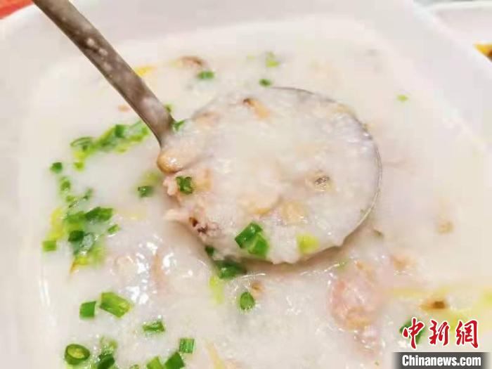 米蚬肉煮粥 李晓春 摄