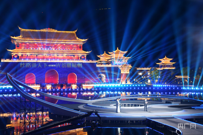 第八届丝绸之路国际电影节8日至12日在福州举行，图为启动仪式现场（央广网记者 龚雯摄）