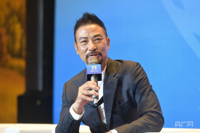 香港影视演员任达华接受记者采访（央广网发 陈暖摄）