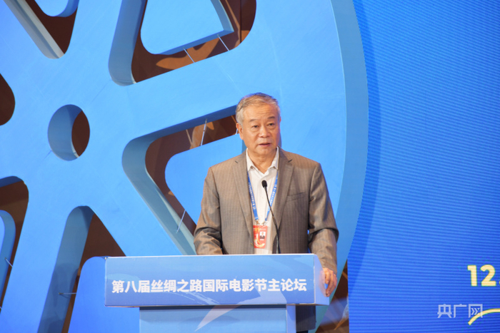 中国电影基金会理事长张丕民在主论坛上发言（央广网记者 龚雯摄）