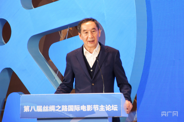 国际制片人苗晓天做《开展中外合拍，促进中国电影走出去》主题发言（央广网记者 龚雯摄）