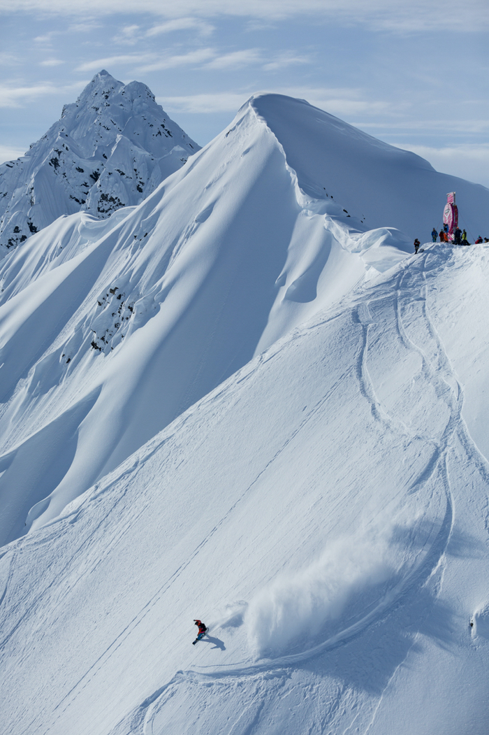 世界野雪巡回赛（FWT）赛道从险峻的山峰顶端出发。  FWT官网 图