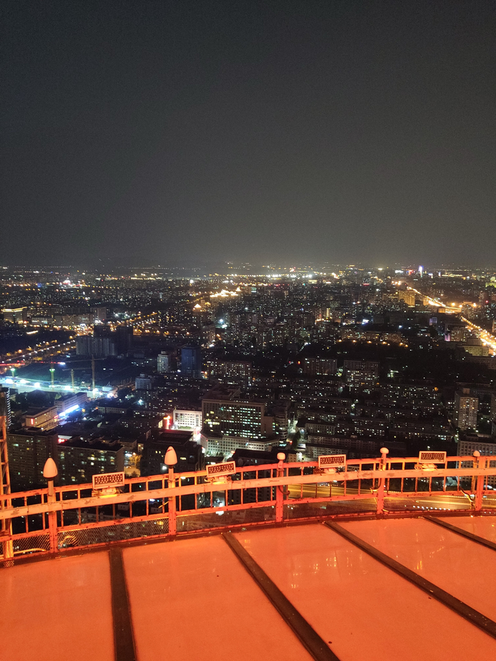 中央广播电视塔露天观景台远眺（秦立玲摄，央广网发）