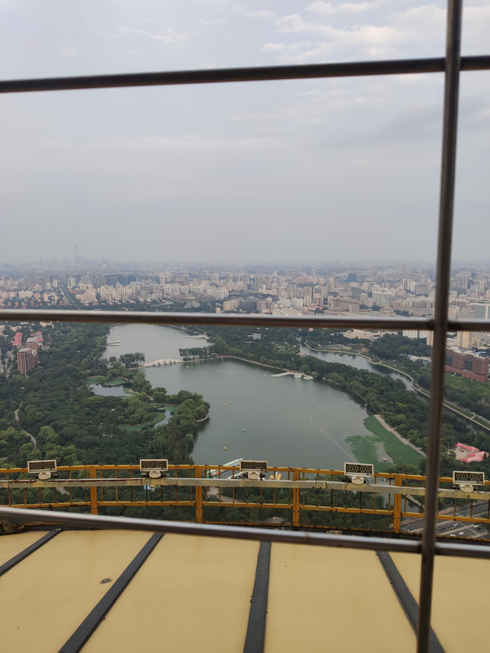 中央广播电视塔露天观景台远眺（秦立玲摄，央广网发）