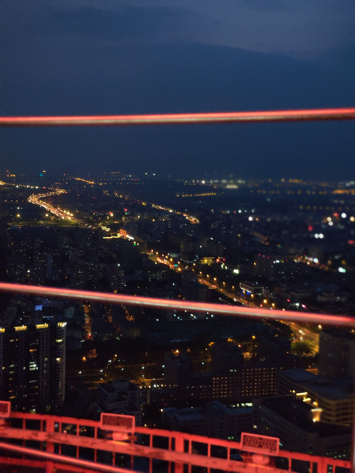 中央广播电视塔露天观景台远眺（秦立玲摄，央广网发）