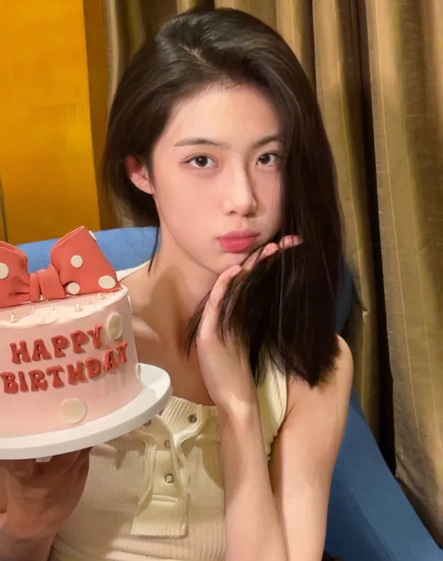 篮球女神卓识晒照，她过18岁生日，颜值超高，不进娱乐圈太可惜