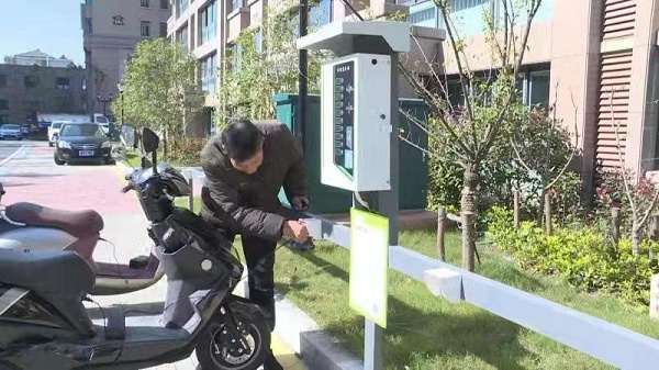 电动车充电桩（央广网发 乐华泽摄）