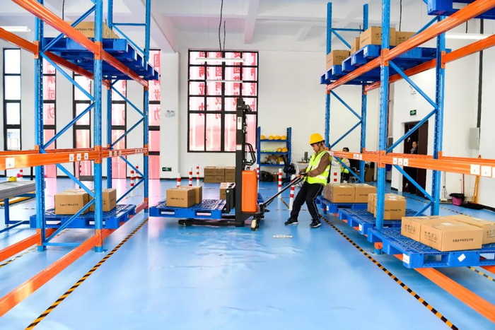 ▲贵州一中等职业学校，学生在参加现代物流综合作业比赛。新华社记者 杨文斌 摄