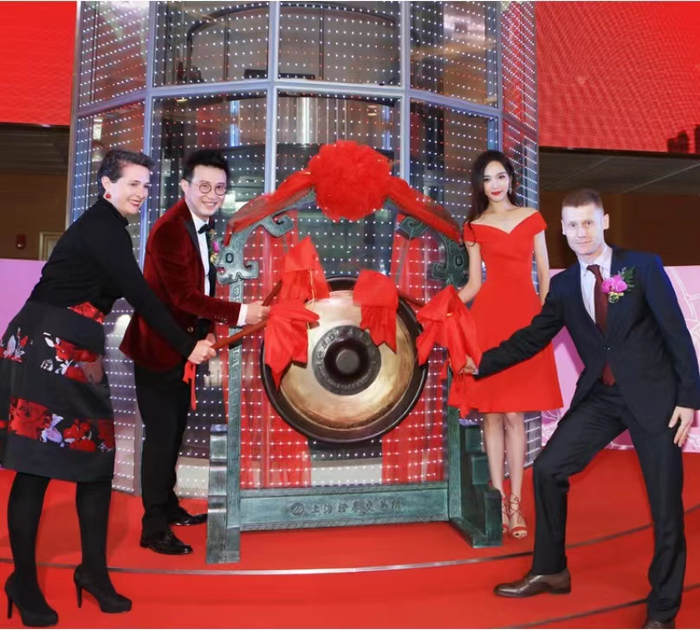 （莱绅通灵昔日盛大的上市仪式，来源：莱绅通灵官网）