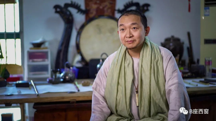 于东波接受扬子晚报/紫牛新闻记者专访 戎毅晔/摄