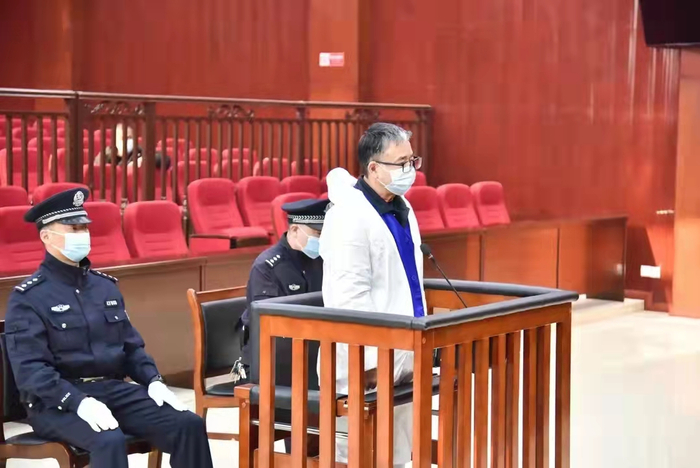 曾佑光庭审现场 本文图片均来自娄底中院