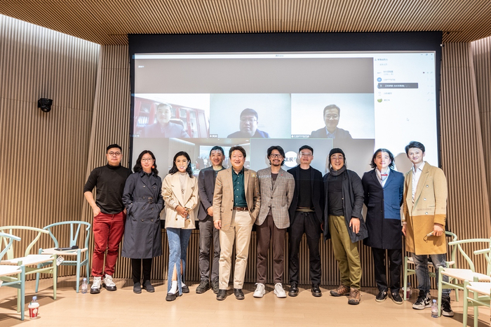 论坛上半场发言人合影