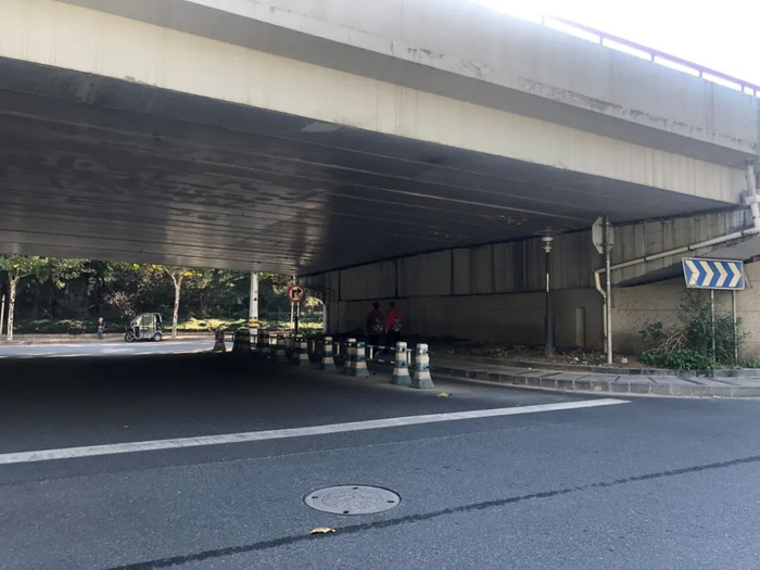 岚皋路桥下南段部分