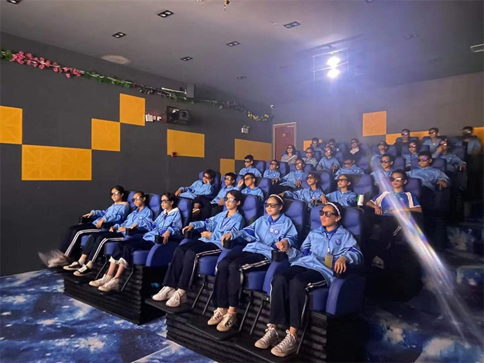 寓教于乐的体验方式极大地激发了孩子们的好奇心（央广网发 防城港市应急安全教育体验中心供图）