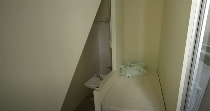 日本小哥蜗居7㎡公寓吃住全在浴缸里网友这还没我家阳台大