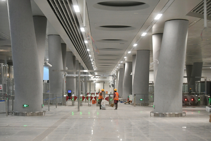 丽泽商务区站的站厅层挑高达到5.2米，直观感觉十分空旷。新京报记者&nbsp;王贵彬&nbsp;摄