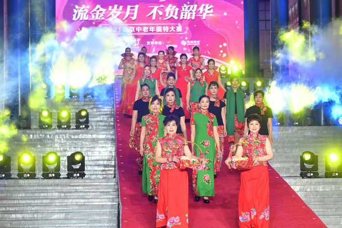 ▲紫竹时装艺术团表演《乡土情》。新京报记者 王贵彬 摄