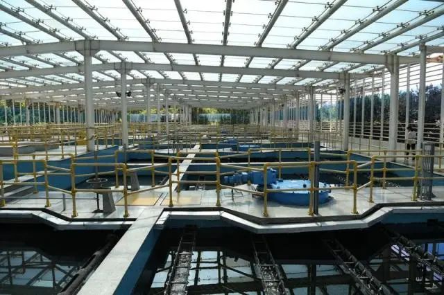 ▲河钢集团唐钢公司污水处理区。新华社记者 牟宇 摄