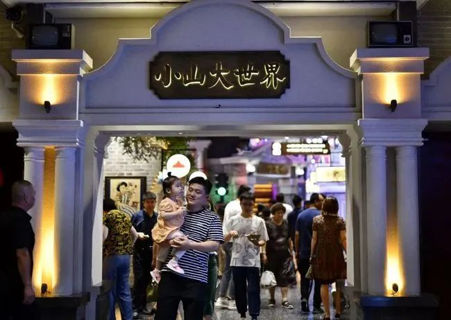 ▲游人在唐山饮食文化博物馆游玩。新华社记者 金皓原 摄