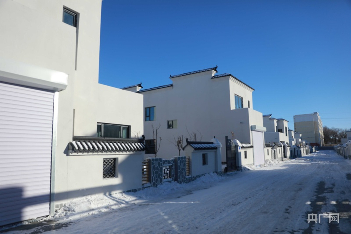 阿勒泰市阿苇滩镇青格劳新村。刘新海 摄 央广网发