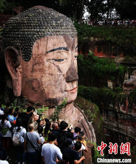 乐山大佛。刘忠俊 摄