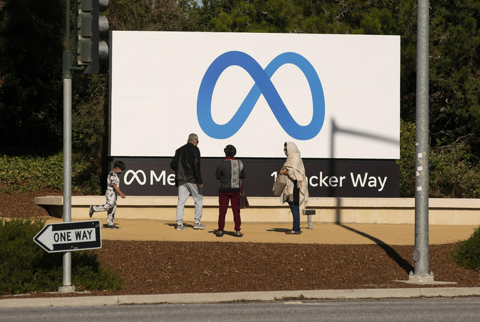 10月28日，脸书母公司更名为“Meta Platforms” 图自视觉中国