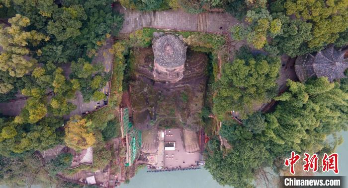 乐山大佛近照。刘忠俊 摄